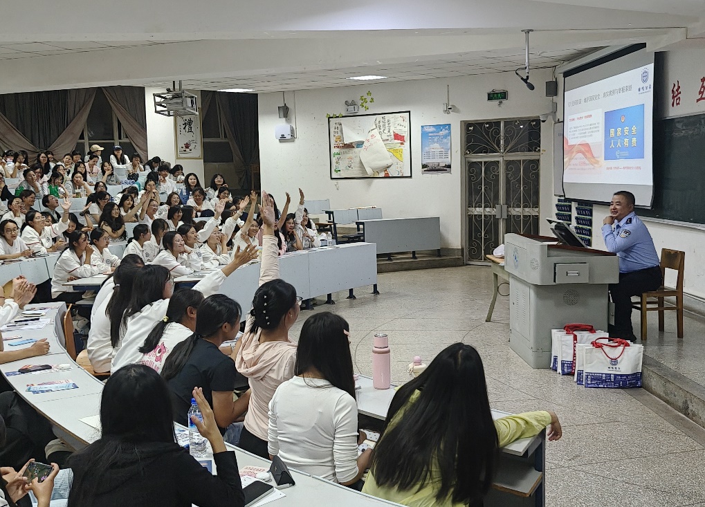F:\2026-2027学年第一学期\学生处\新闻\B640ABABE7F3BB88C062F56EBA208A21.jpg